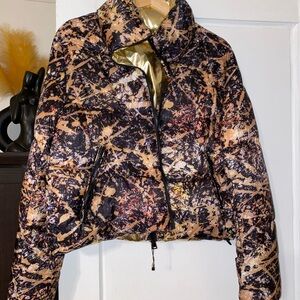 Steve Madden Abstract Splatter Print Cropped Puffer Jacket – Reversible